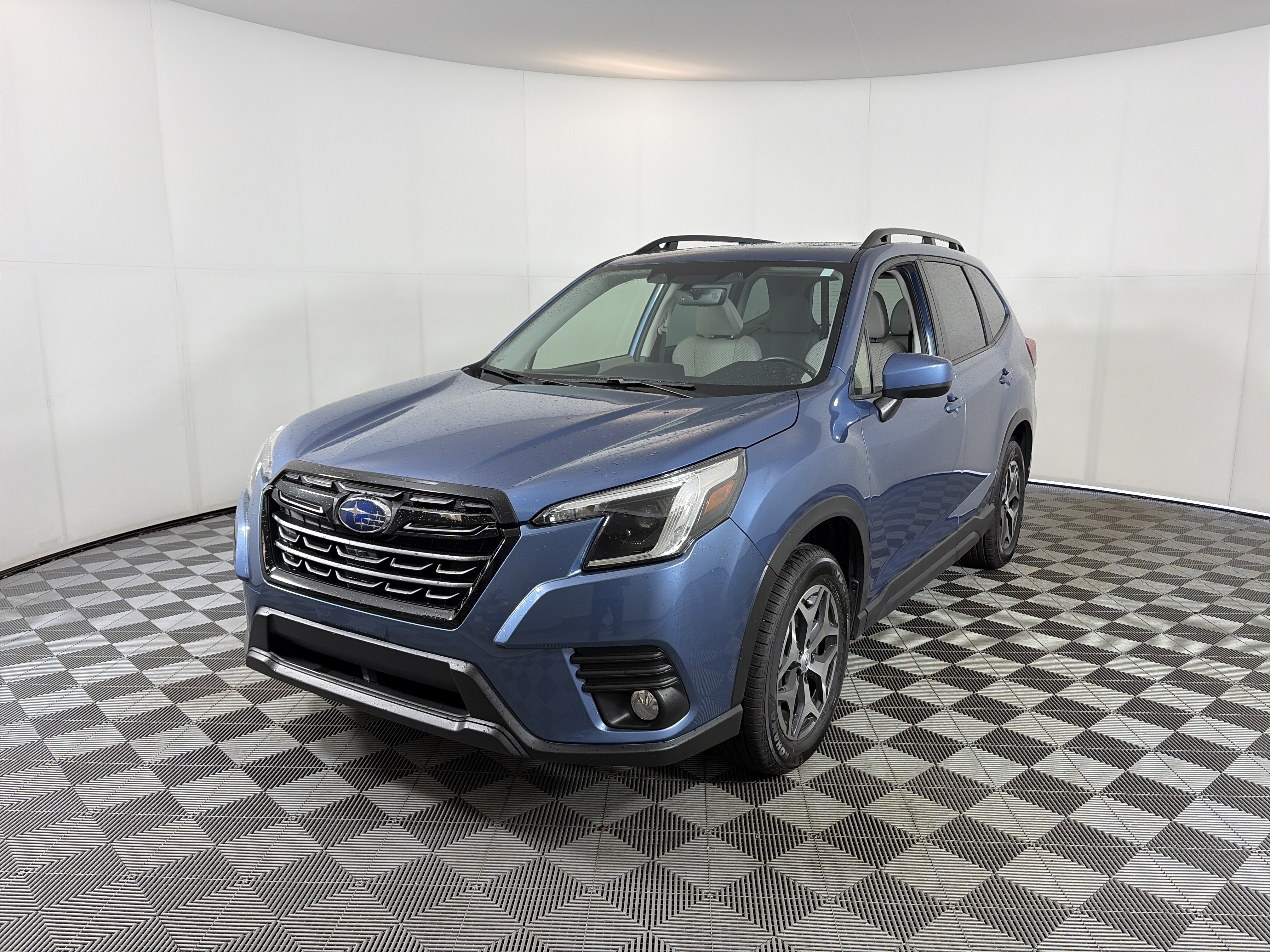 Used 2022 Subaru Forester Premium w/ Popular Package #1 AWD/4WD image 2