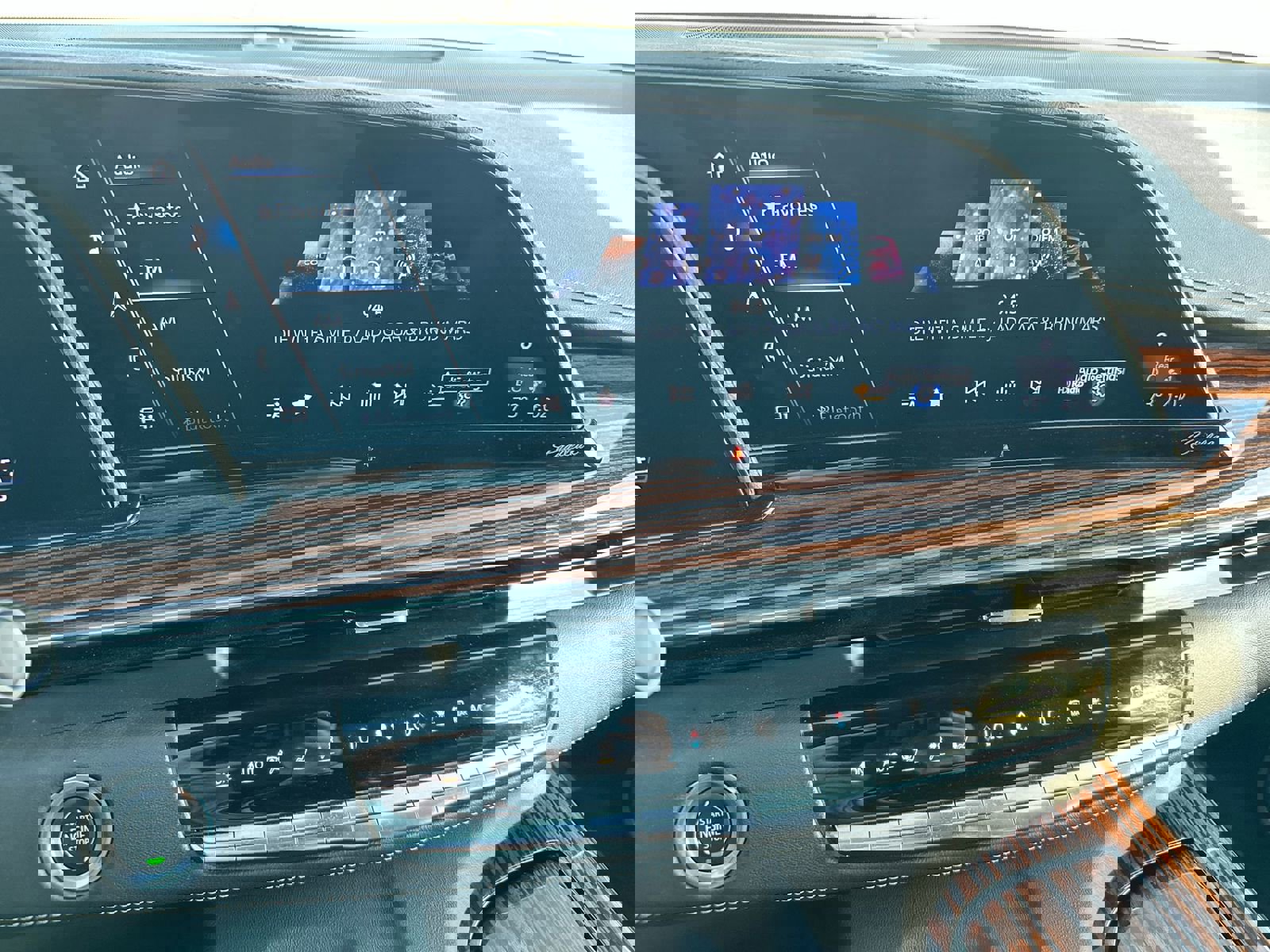 Used 2023 Cadillac Escalade ESV Premium Luxury image 16