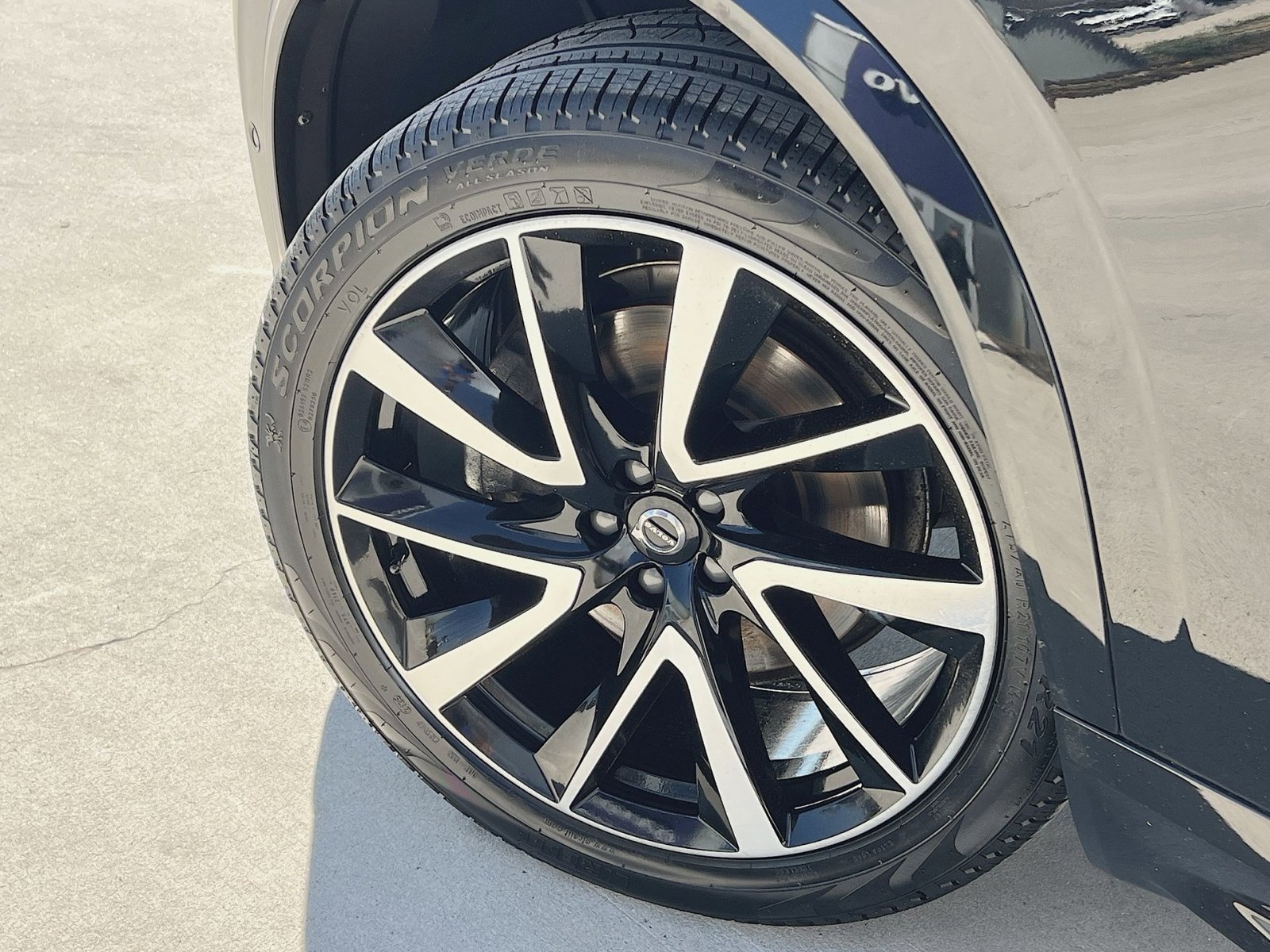 Certified 2023 Volvo XC90 B6 Plus w/ Protection Package Premier image 12