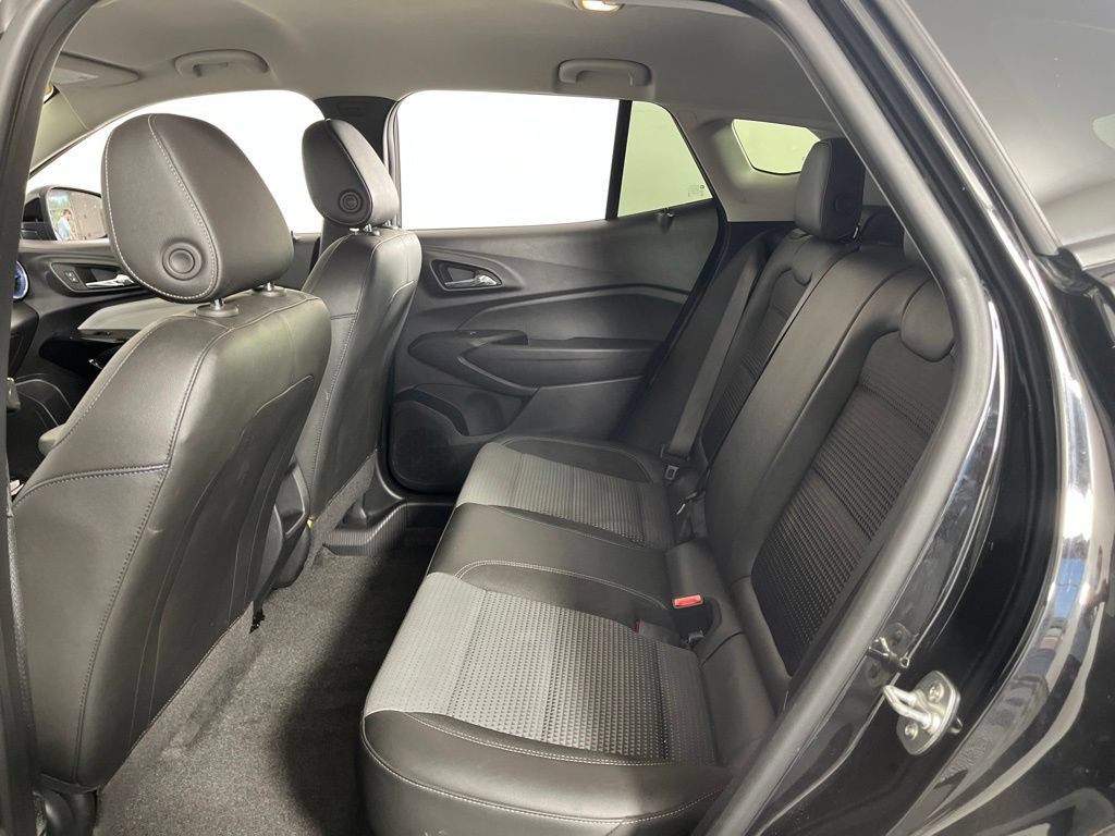 Used 2025 Chevrolet Trax LT FWD image 21