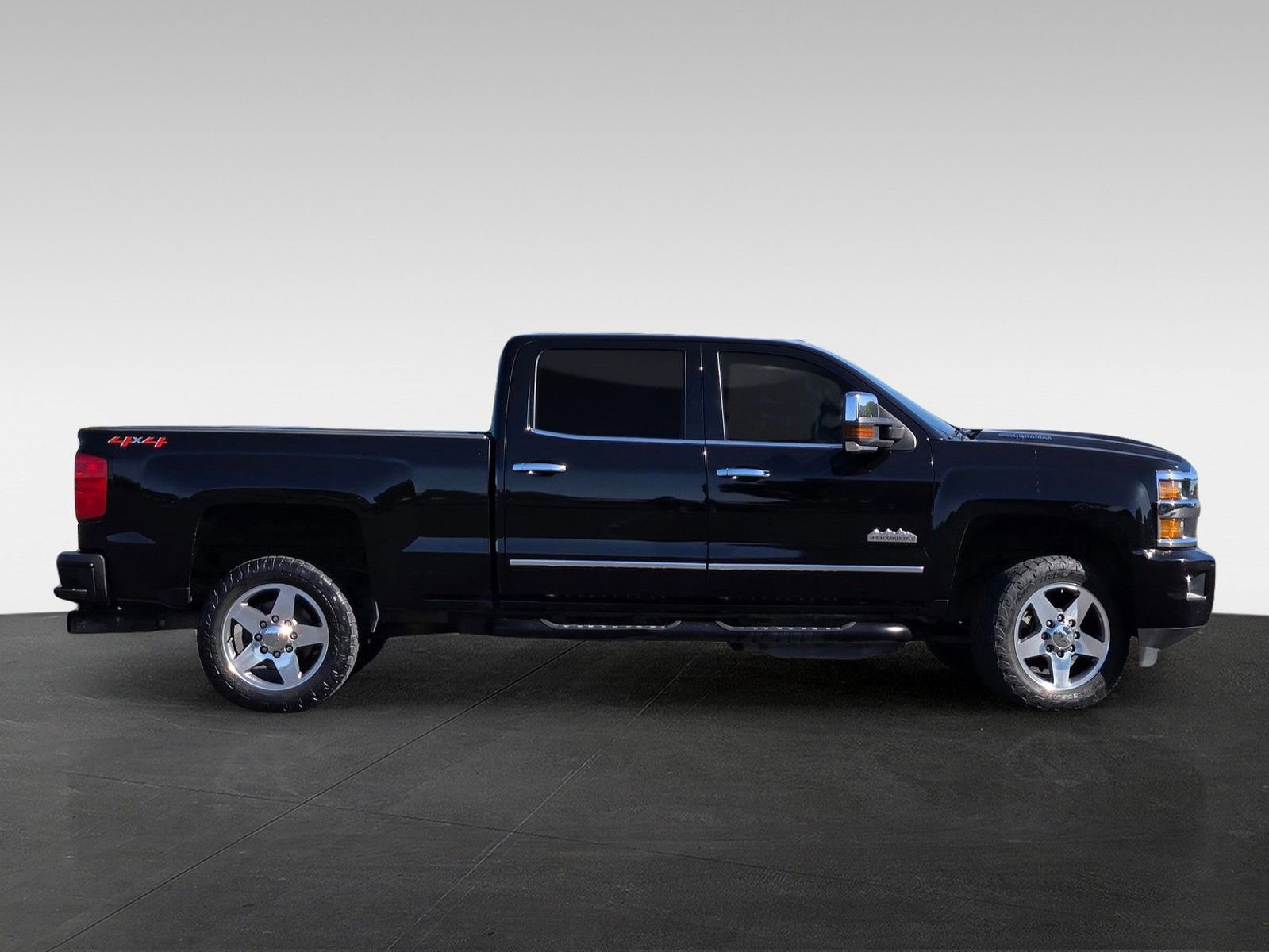 Used 2019 Chevrolet Silverado 2500 High Country w/ Duramax Plus Package image 3