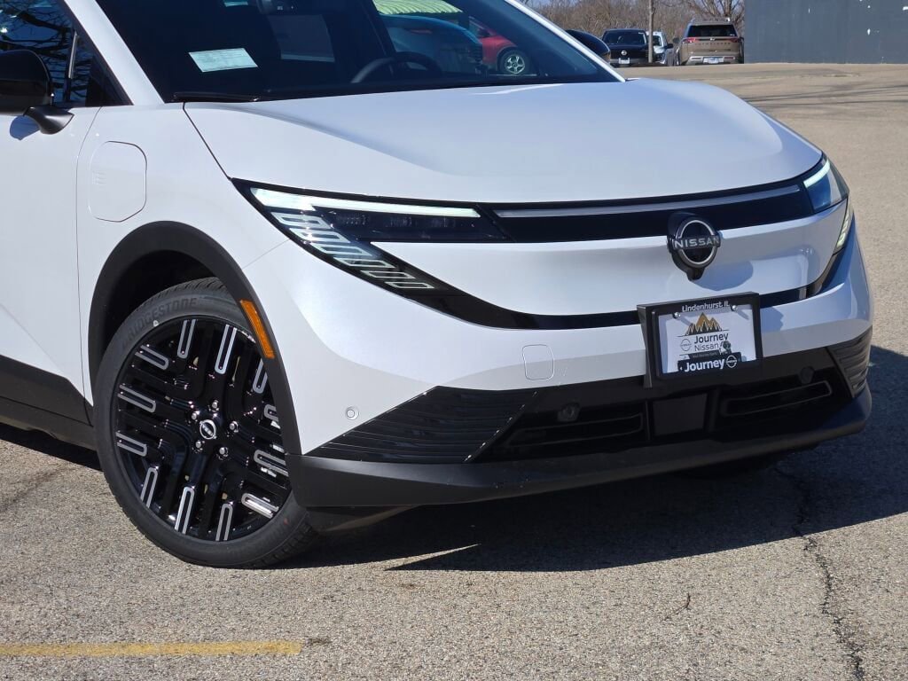 New 2026 Nissan Leaf Platinum+ w/ Cargo Package (Platinum+) FWD image 2