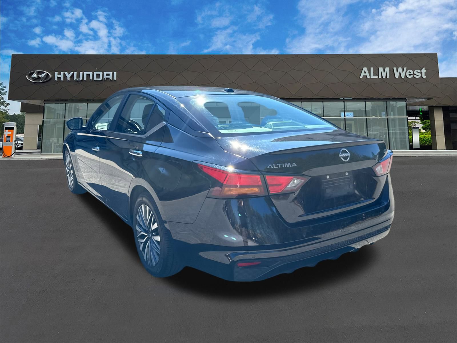 Used 2024 Nissan Altima 2.5 SV image 7