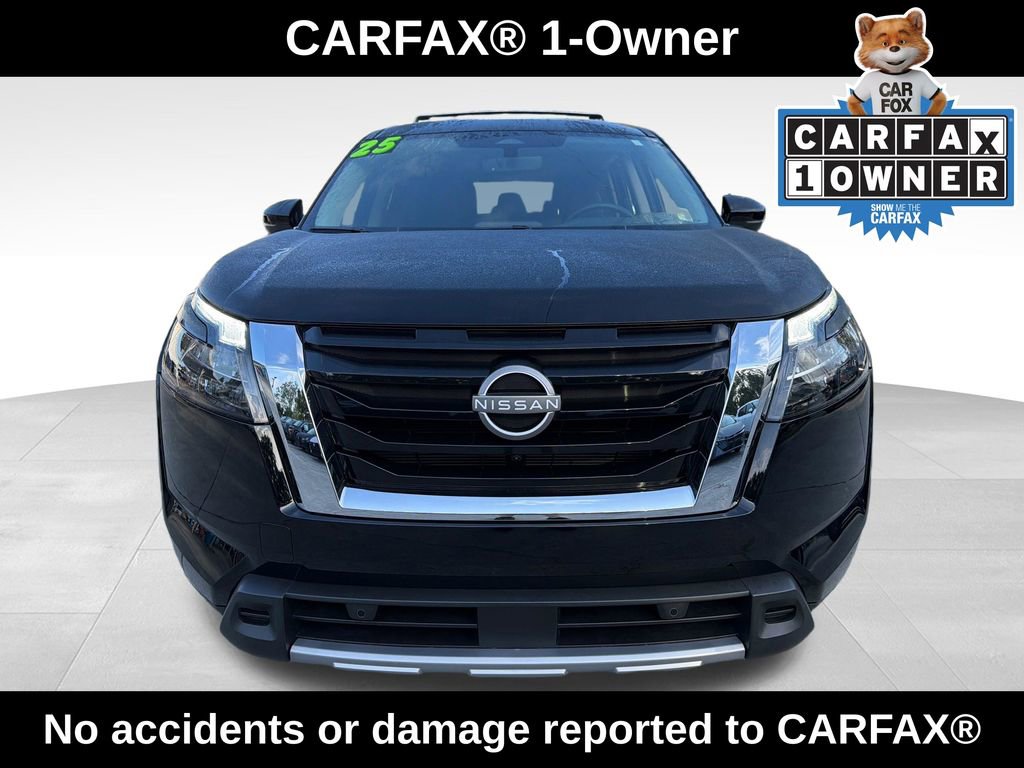Used 2025 Nissan Pathfinder SL AWD/4WD image 2