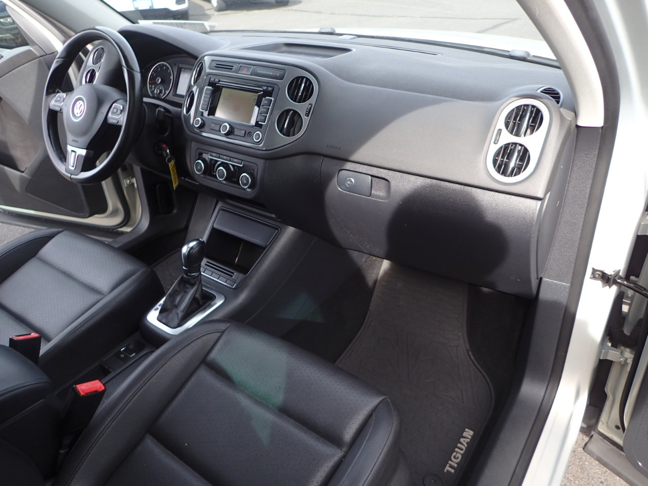 Used 2012 Volkswagen Tiguan SE AWD/4WD image 13