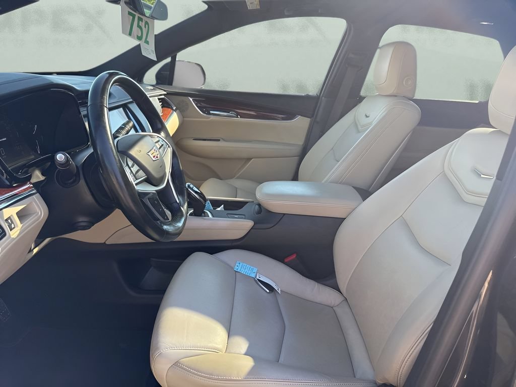 Used 2018 Cadillac XT5 Luxury w/ Driver Awareness Package FWD image 7