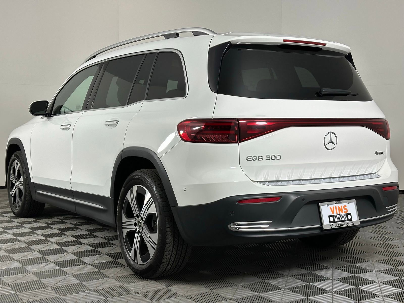 Used 2024 Mercedes-Benz EQB 300 4MATIC image 41