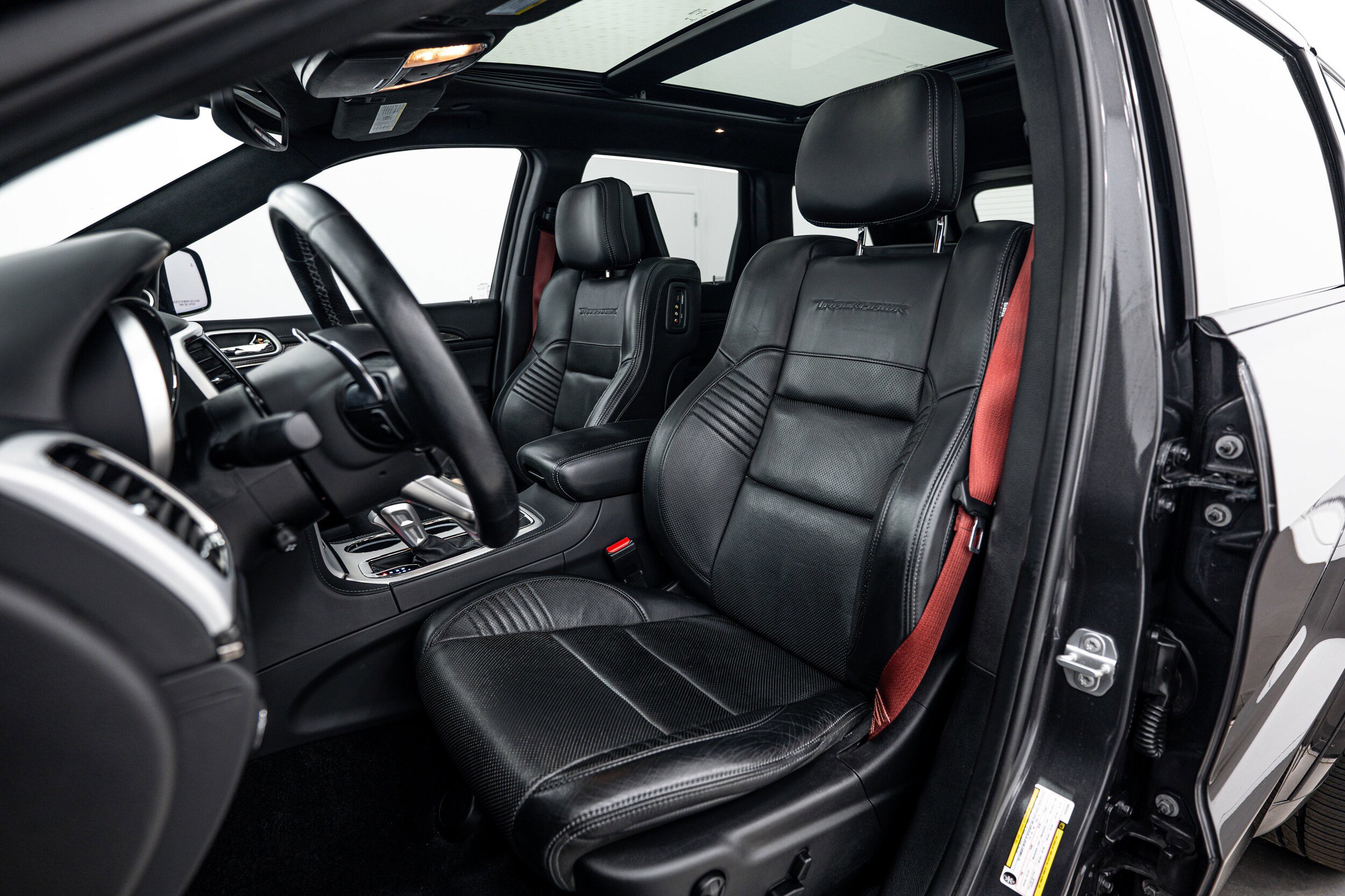 Used 2018 Jeep Grand Cherokee Trackhawk AWD/4WD image 16
