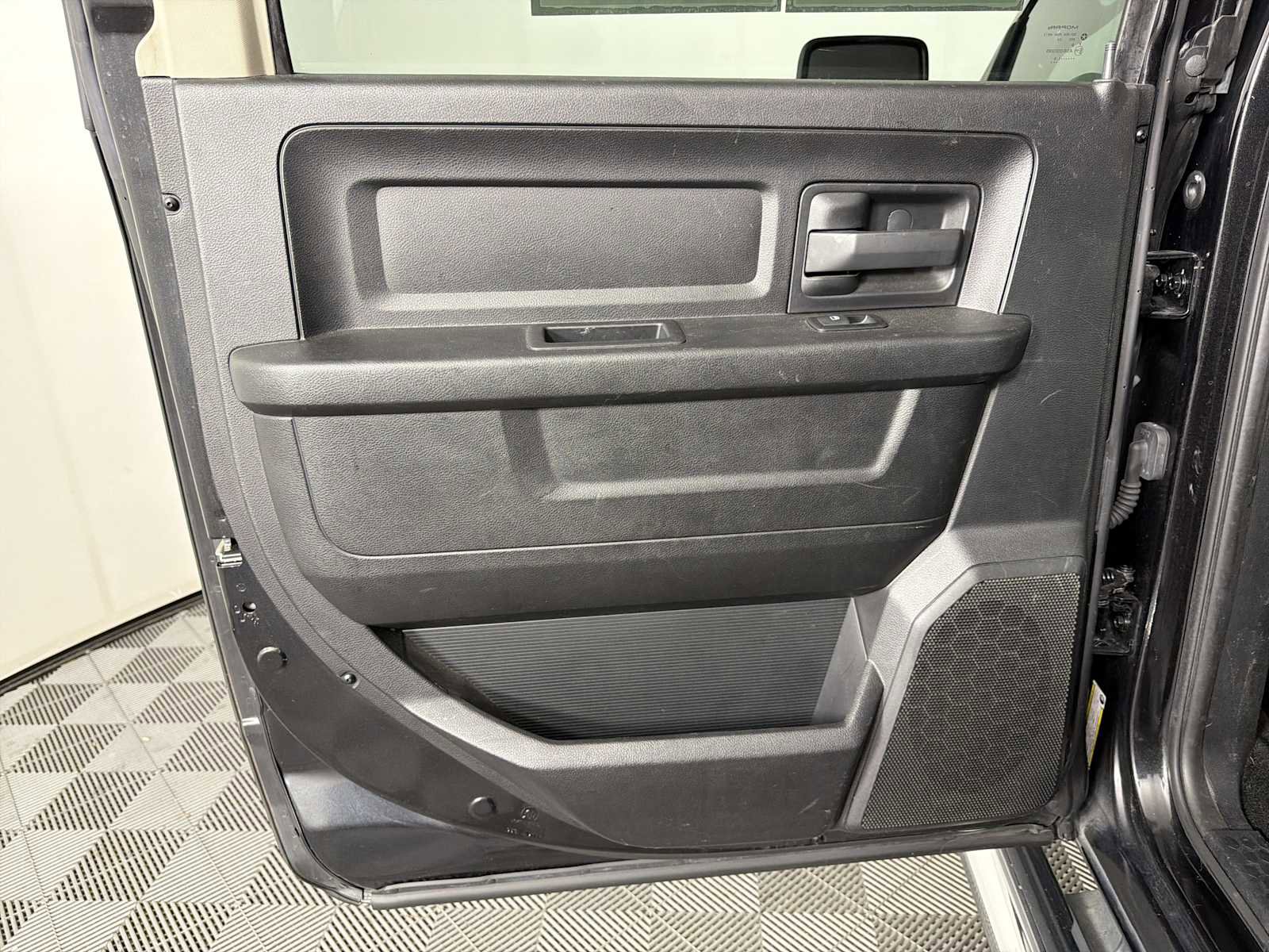 Used 2015 RAM 1500 Express RWD image 19