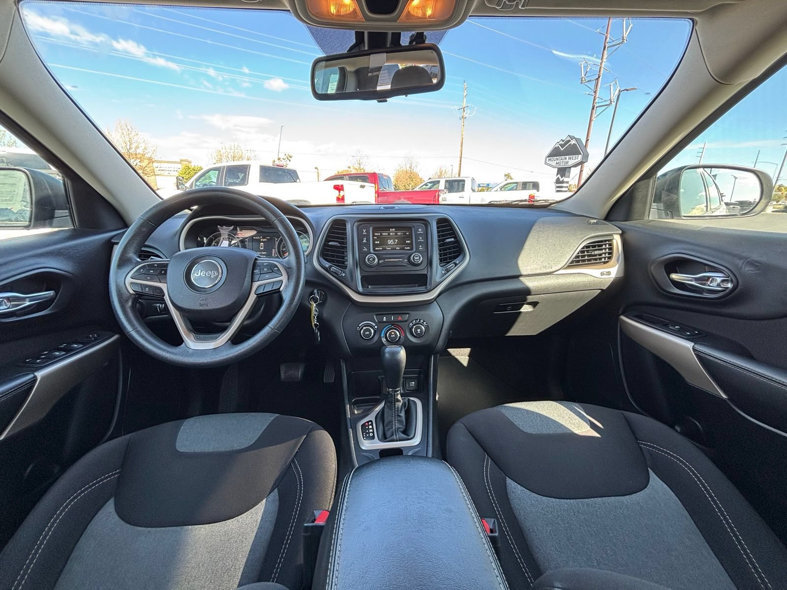 Used 2018 Jeep Cherokee Sport FWD image 19