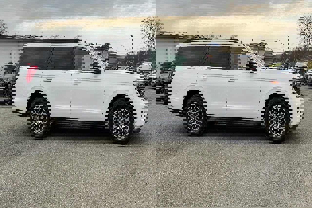 Used 2025 Ford Expedition Active image 2