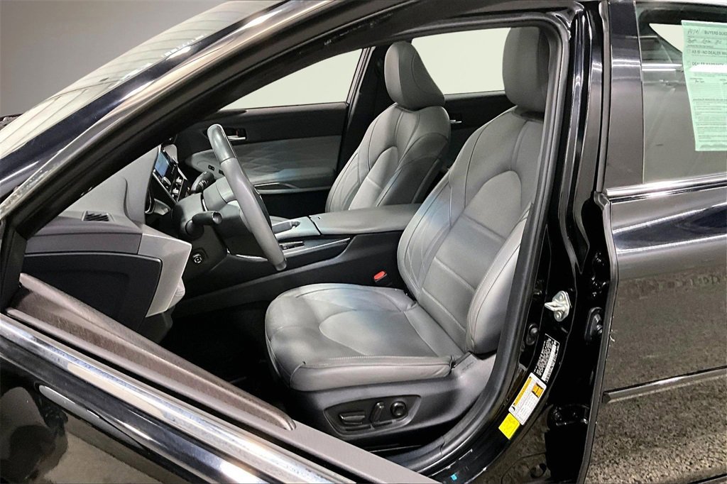 Used 2020 Toyota Avalon Limited image 21