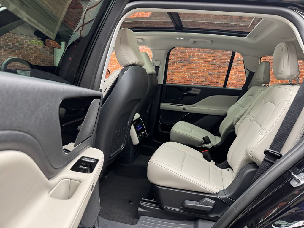 Used 2025 Lincoln Aviator AWD image 23