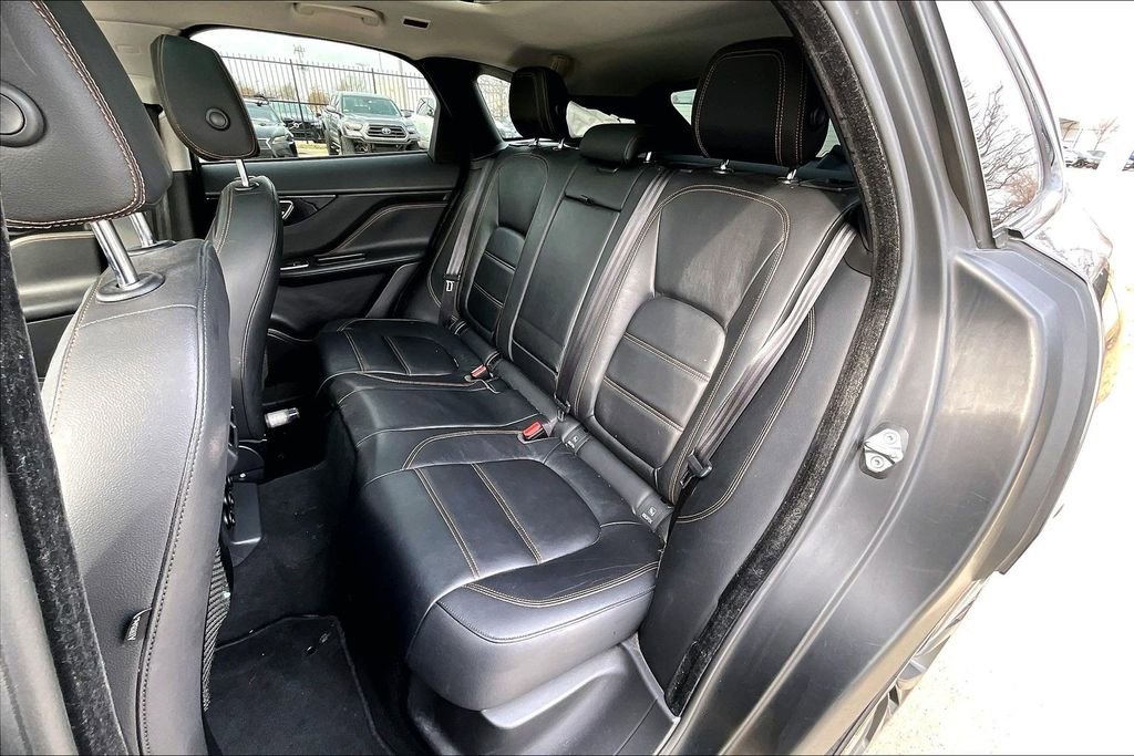 Used 2018 Jaguar F-PACE Prestige image 32