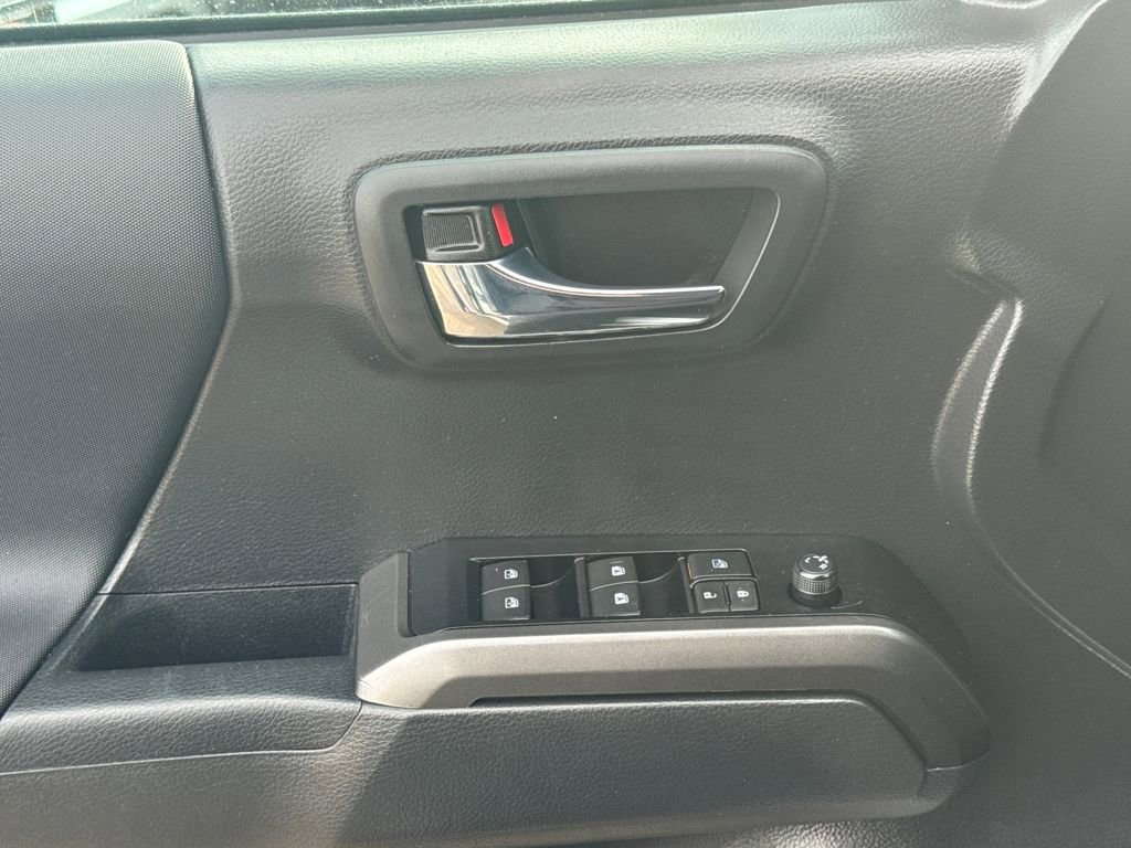 Used 2023 Toyota Tacoma TRD Off-Road image 33