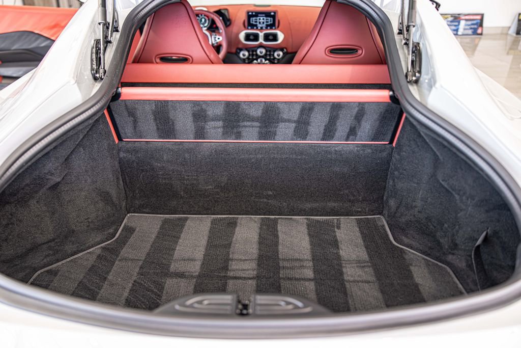 Used 2023 Aston Martin V8 Vantage Coupe image 15