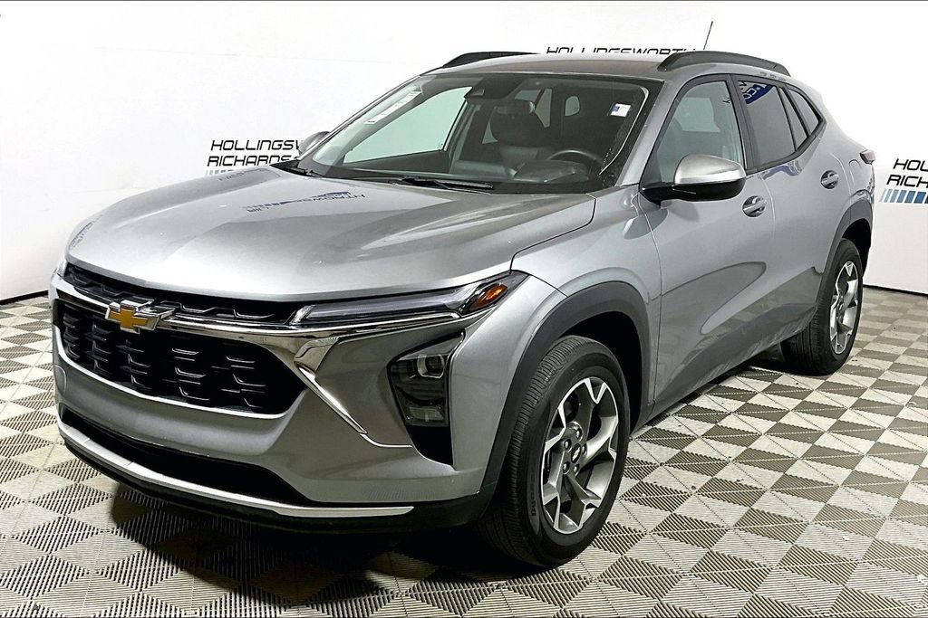 Used 2025 Chevrolet Trax LT w/ LT Convenience Package FWD image 1