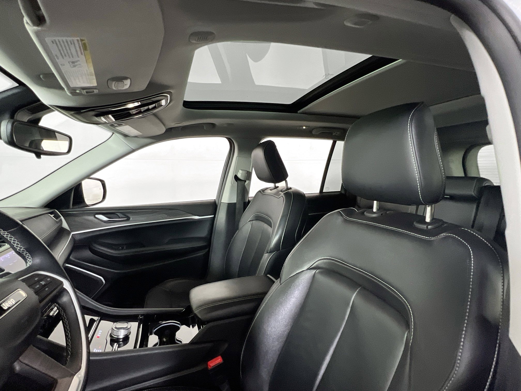 Used 2022 Jeep Grand Cherokee Limited image 22