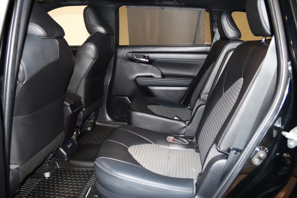 Used 2023 Toyota Highlander L image 49