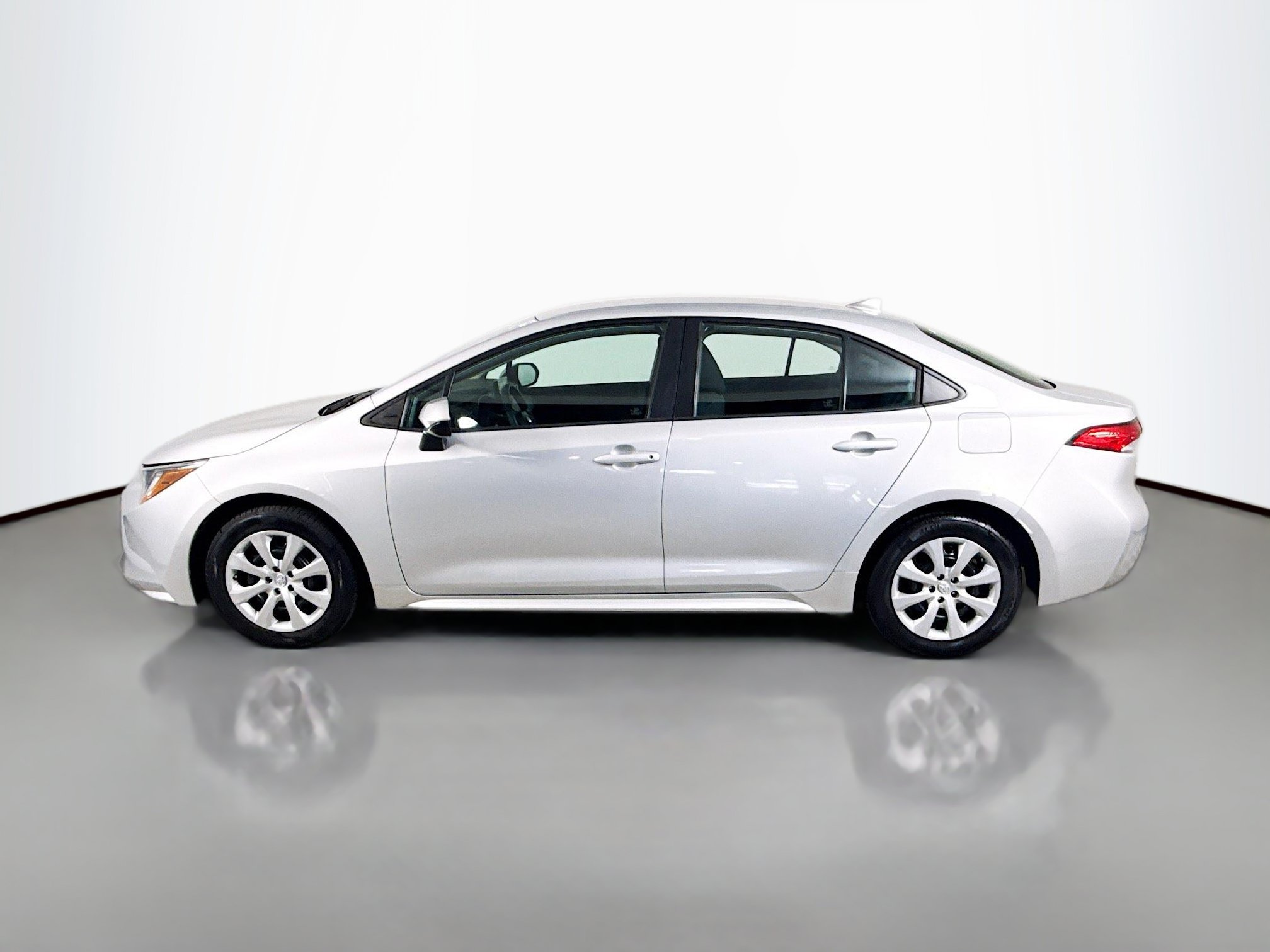 Used 2022 Toyota Corolla LE FWD image 6