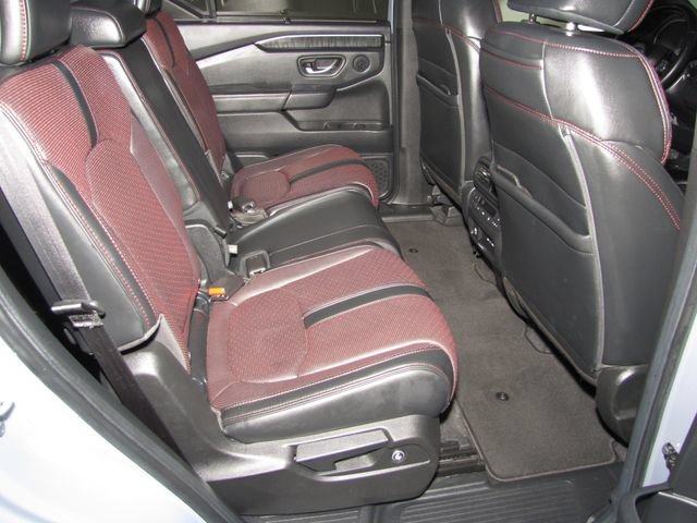 Certified 2025 Honda Pilot Black Edition image 19