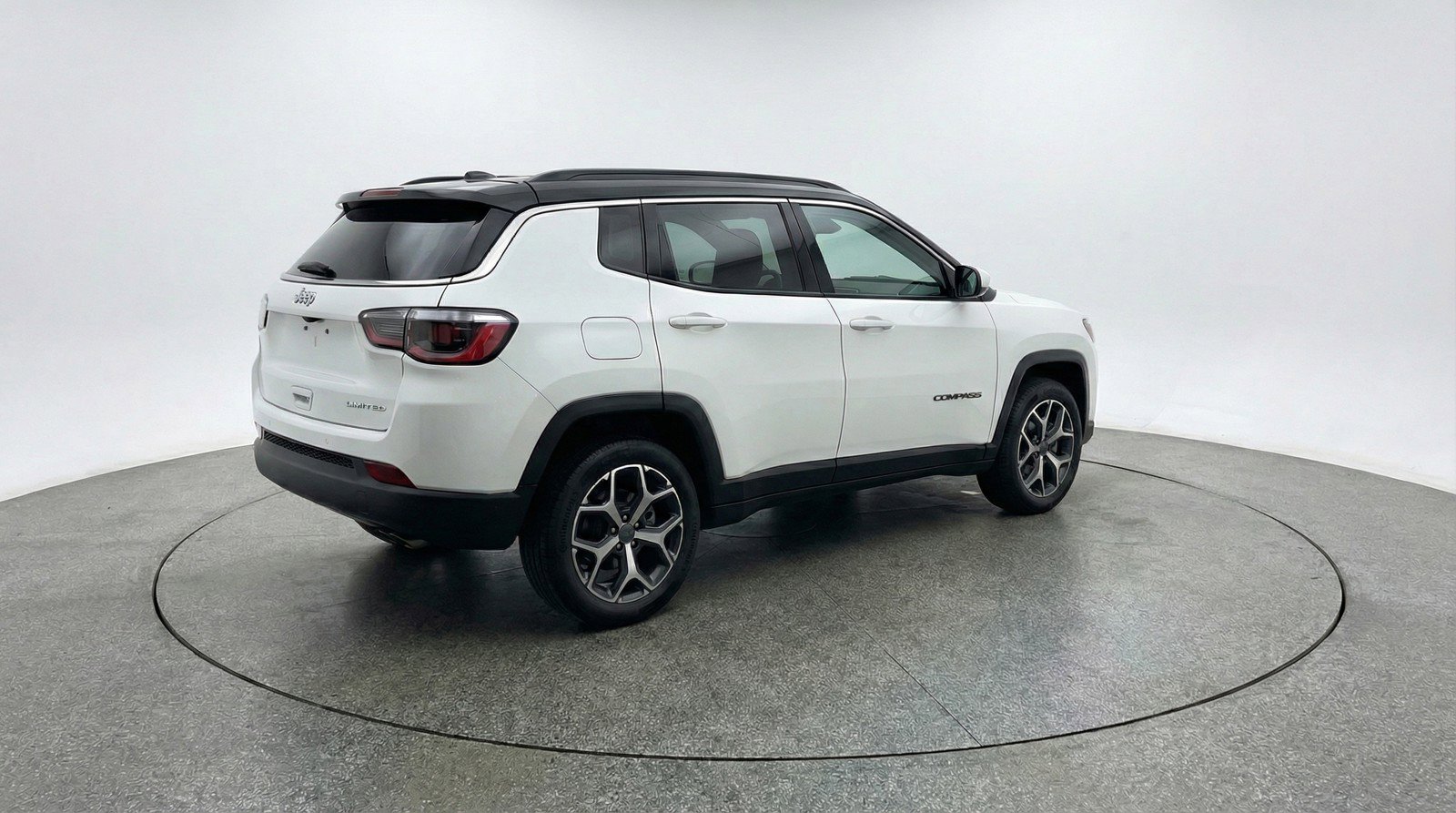 Used 2025 Jeep Compass Limited image 9