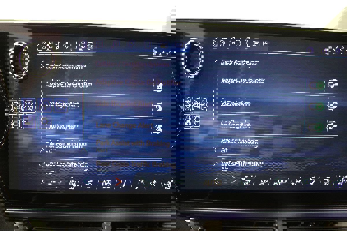 Used 2025 Chevrolet Equinox EV LT w/ Convenience Package image 18