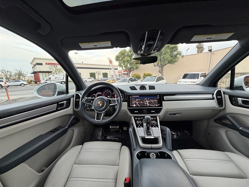 Used 2023 Porsche Cayenne S Platinum w/ Premium Package Plus AWD/4WD image 40