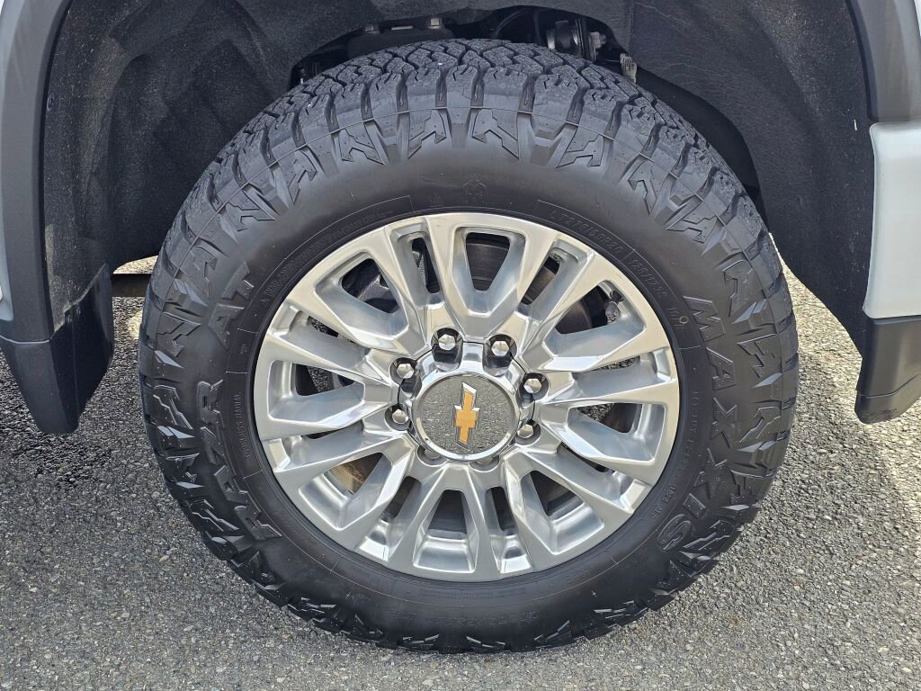 Used 2022 Chevrolet Silverado 3500 High Country w/ Safety Package II AWD/4WD image 34
