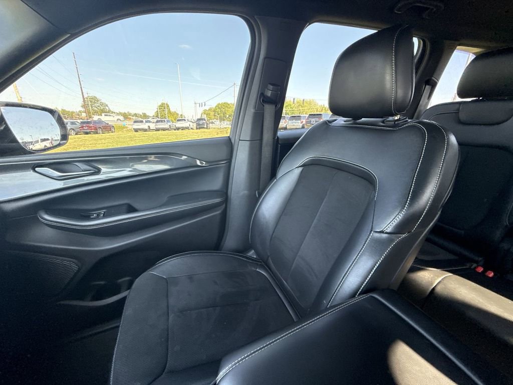 Used 2023 Jeep Grand Cherokee Altitude image 31