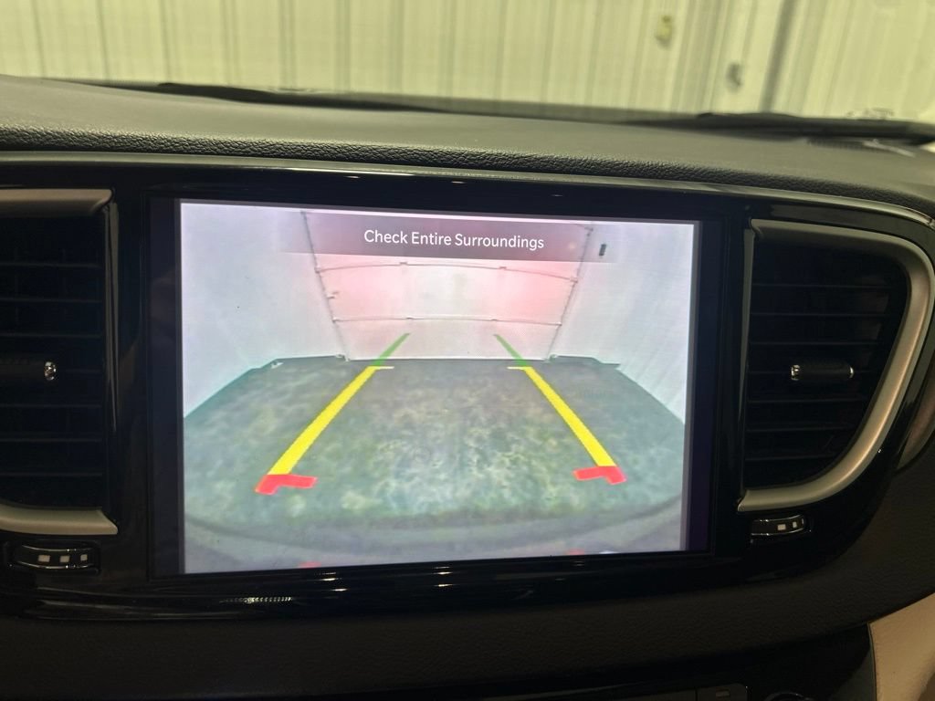 Used 2024 Chrysler Pacifica Touring-L FWD image 29