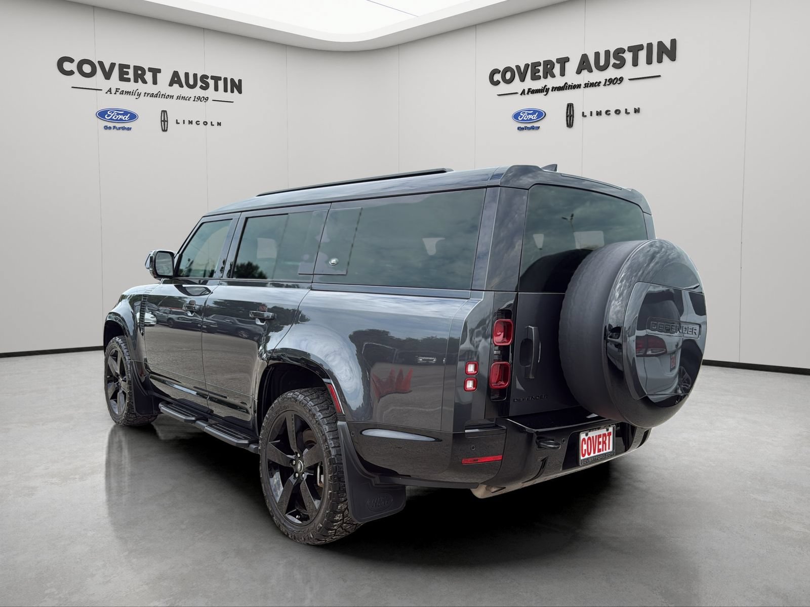 Used 2024 Land Rover Defender 130 X-Dynamic SE AWD/4WD image 3