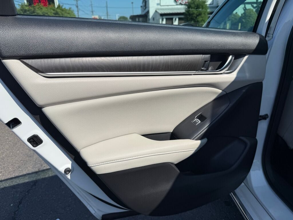 Used 2018 Honda Accord EX-L image 23