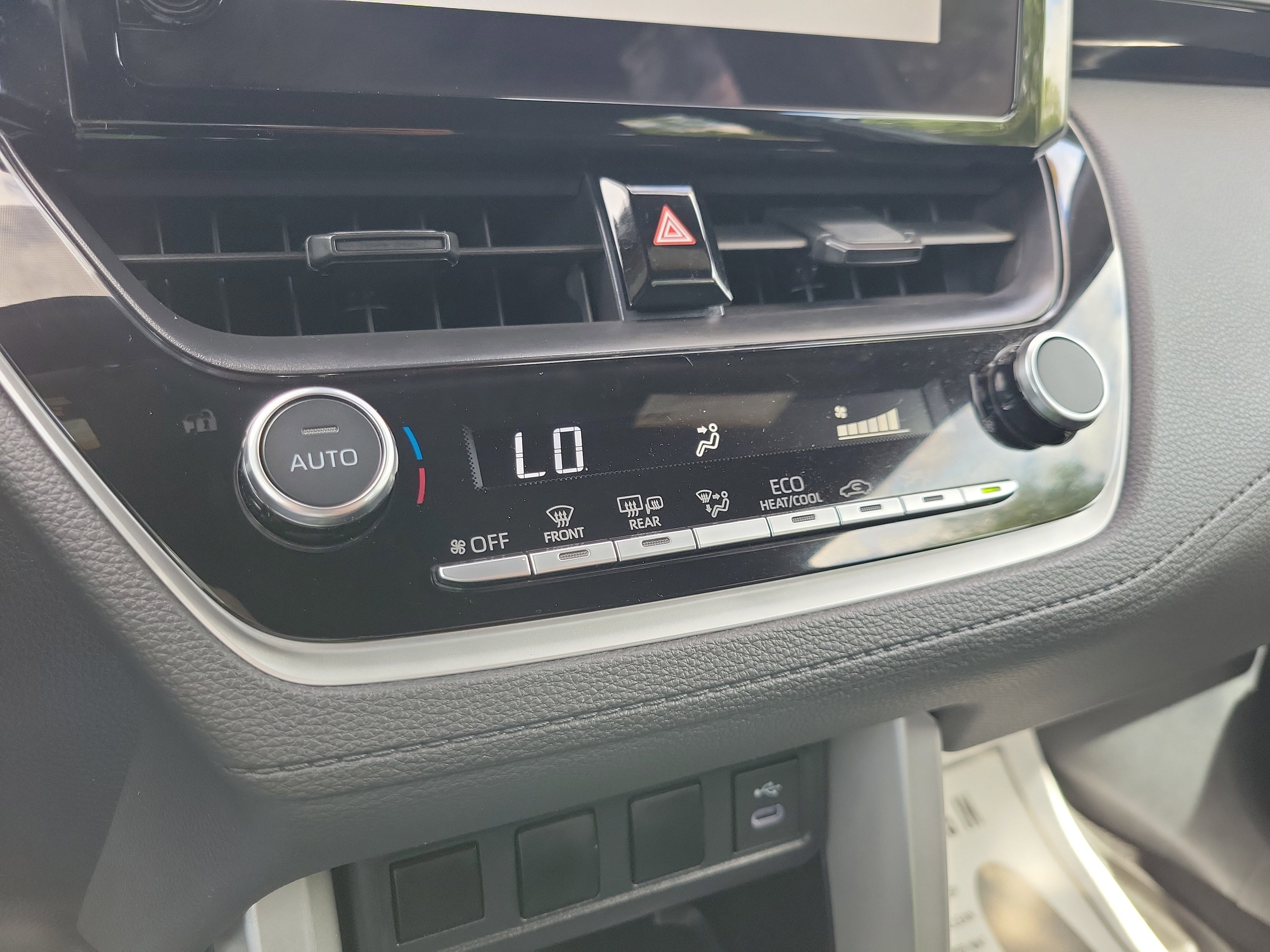 Used 2024 Toyota Corolla Cross SE image 24