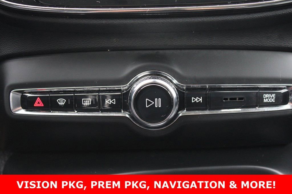 Used 2019 Volvo XC40 T5 Momentum image 17