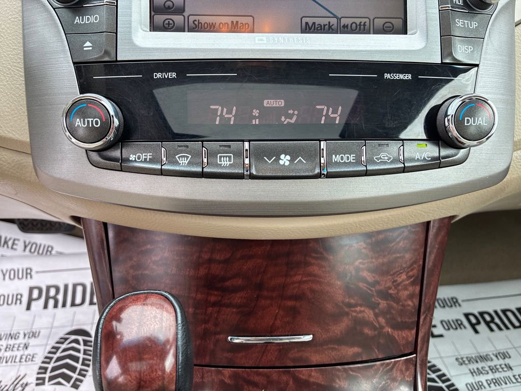 Used 2011 Toyota Avalon Limited image 24