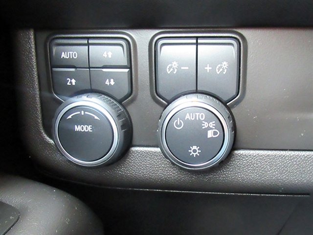 Used 2021 Chevrolet Suburban High Country image 34