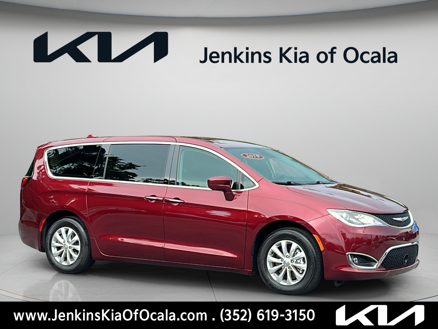 Used 2019 Chrysler Pacifica Touring Plus w/ Advanced Safetytec Group FWD image 1