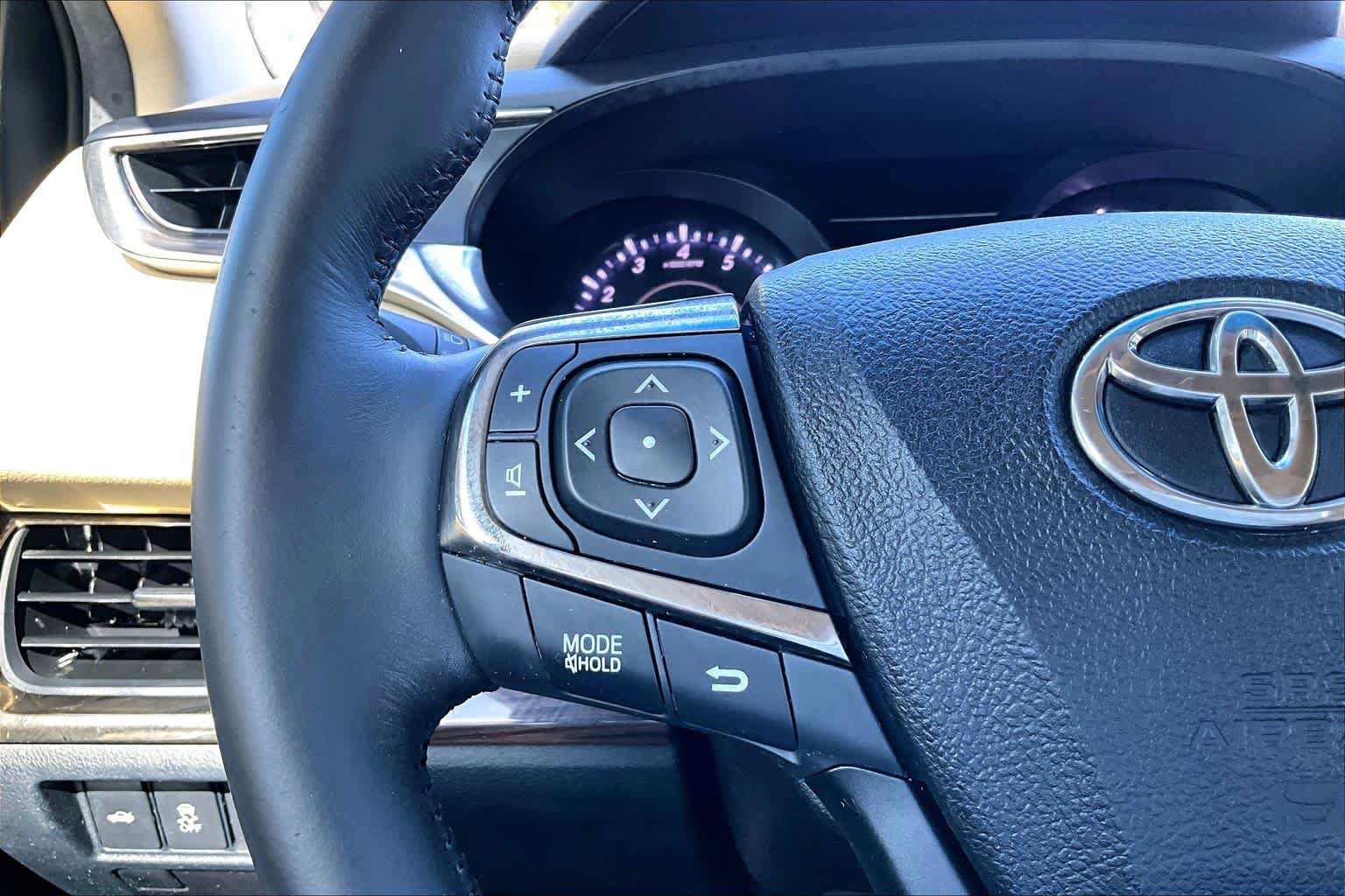 Used 2014 Toyota Avalon XLE Touring FWD image 22
