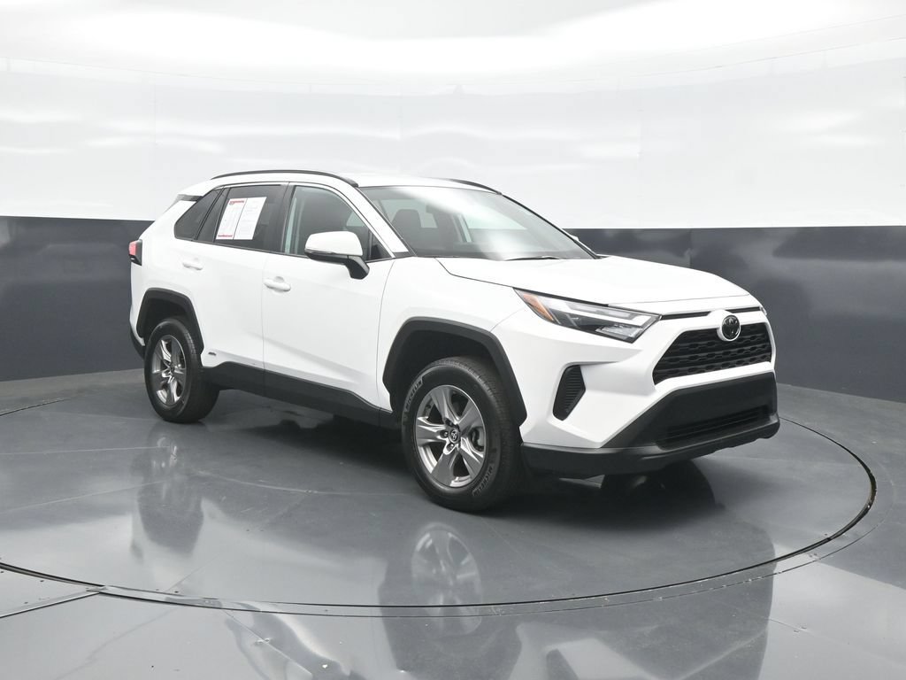Used 2025 Toyota RAV4 XLE AWD/4WD image 1