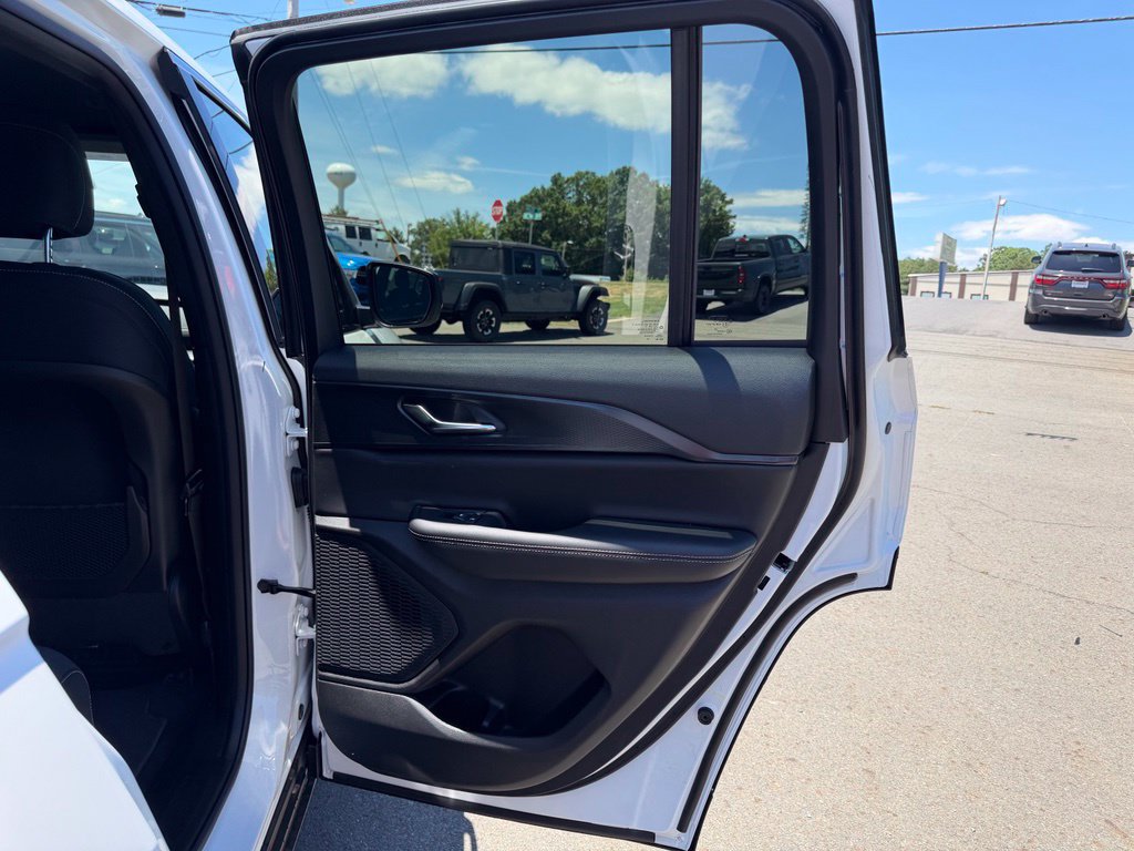 New 2026 Jeep Grand Cherokee Laredo RWD image 33