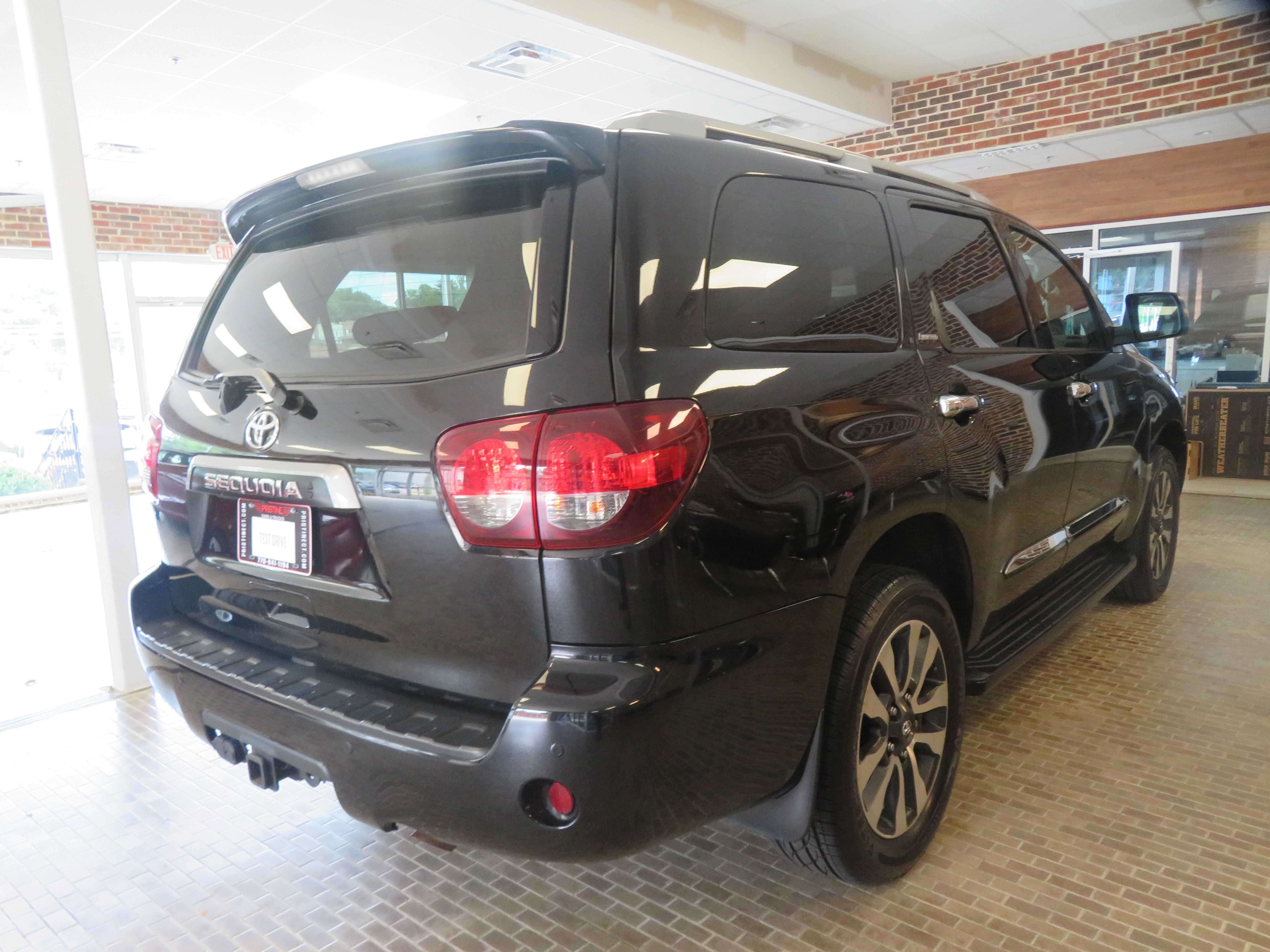Used 2020 Toyota Sequoia Limited w/ Safety & Convenience Package AWD/4WD image 4