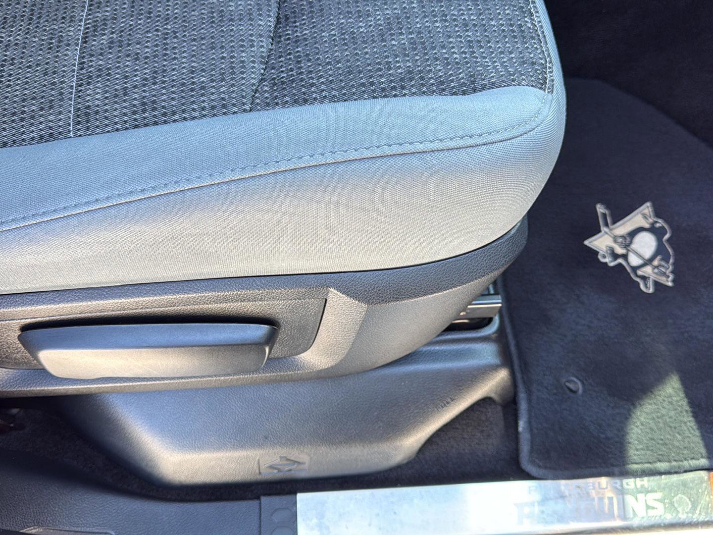 Used 2015 RAM 1500 Outdoorsman w/ Pittsburgh Penguins Edition AWD/4WD image 39