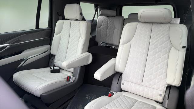 Used 2026 Cadillac Escalade IQL Sport 1 w/ LPO, Floor Liner Package AWD/4WD image 18