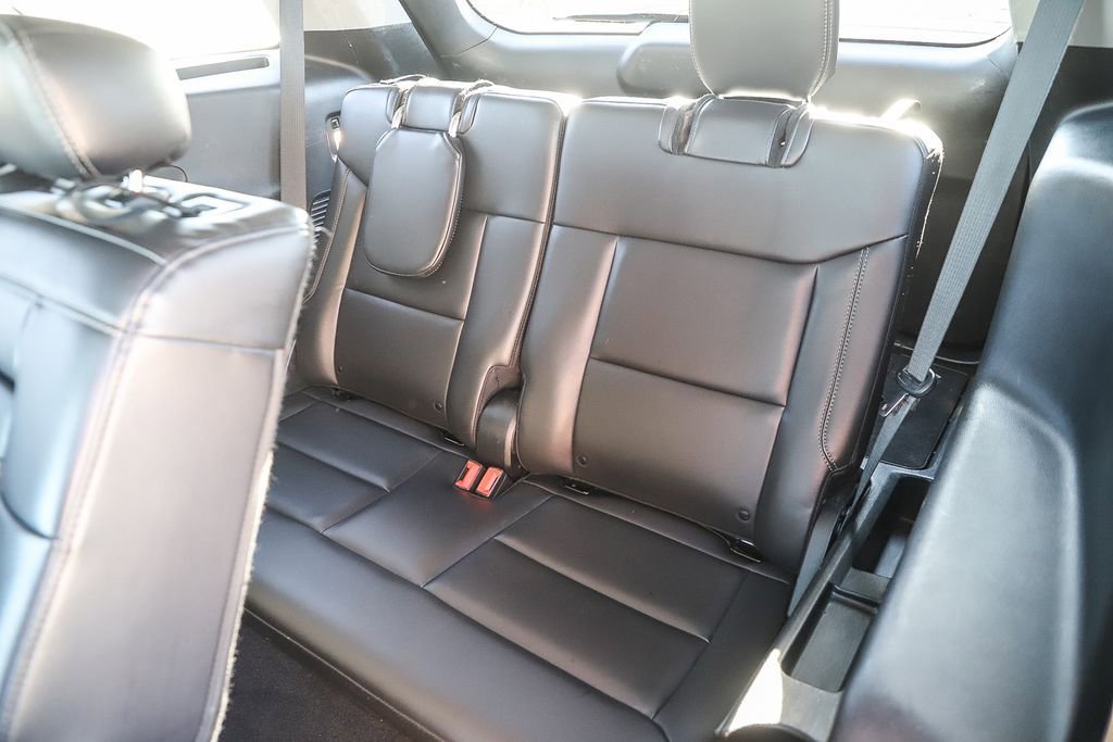 Used 2024 Ford Explorer XLT w/ Equipment Group 202A AWD/4WD image 23