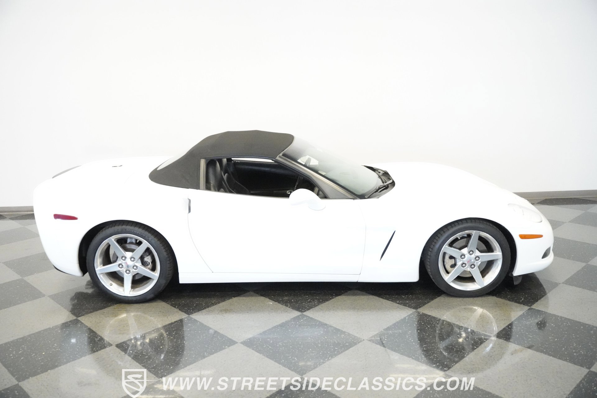 Used 2005 Chevrolet Corvette Convertible w/ Preferred Equipment Group image 35