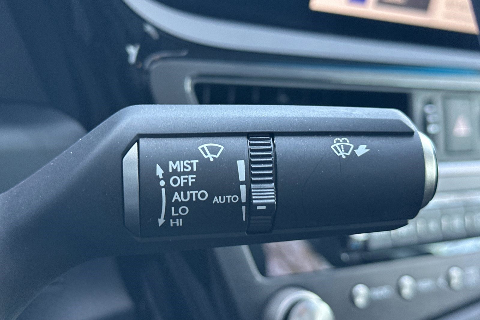 Certified 2025 Lexus ES 300h w/ Premium Package image 32