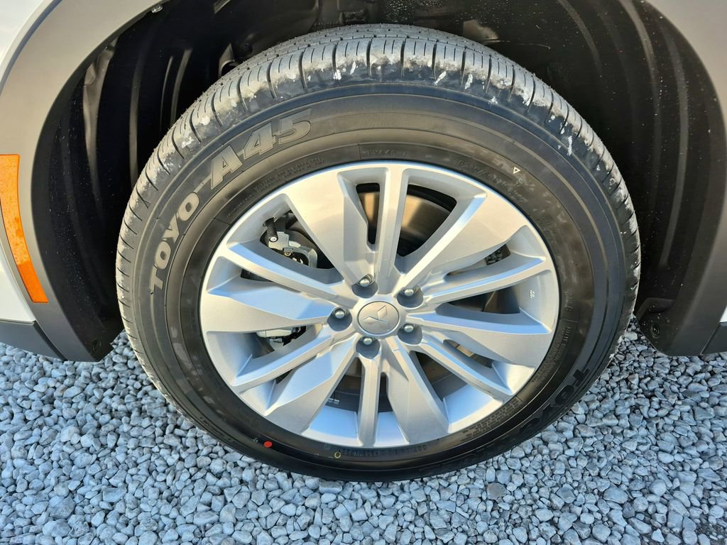 New 2026 Mitsubishi Outlander ES FWD image 9