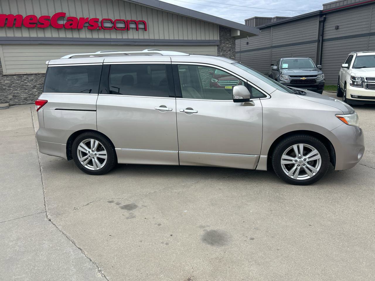 Used 2012 Nissan Quest LE image 2