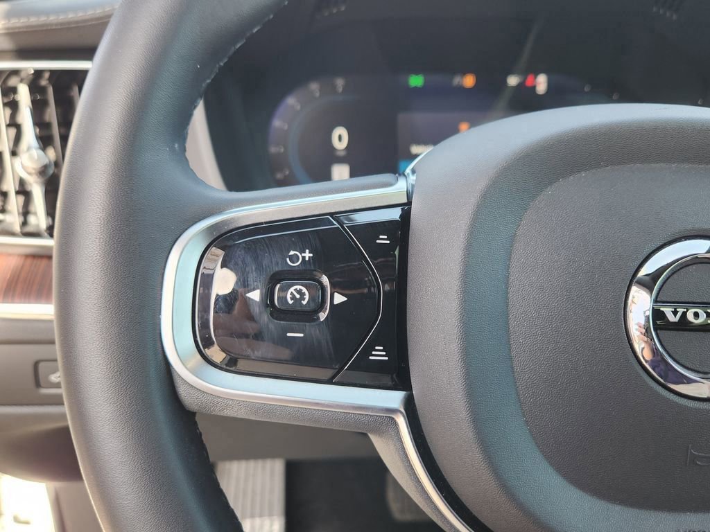 Used 2023 Volvo XC60 T8 Ultimate image 17